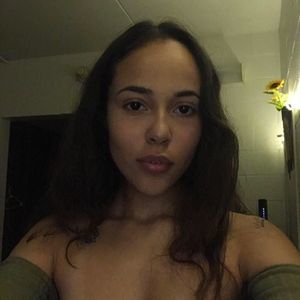 Meet your Posher, Selena